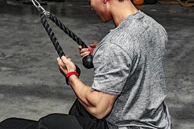 《最终幻想7：重生》公布2段广告 宣传游戏卖点